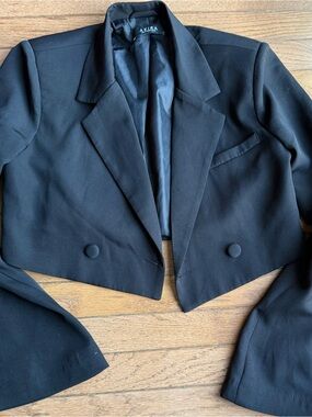 AKIRA Black Cropped Blazer Size M Padded Shoulders Bell Sleeves